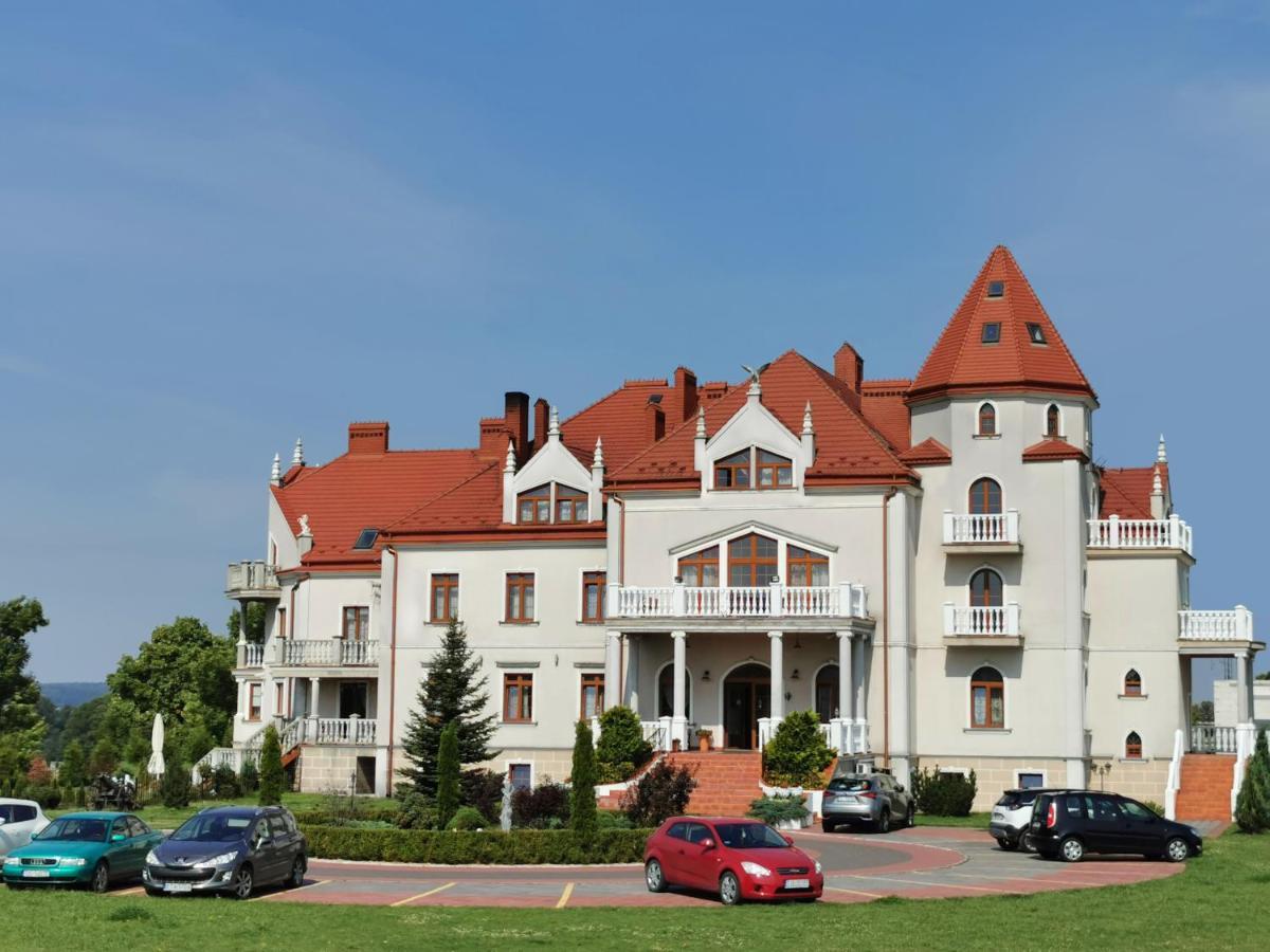 Palac Koronny Noclegi & Wypoczynek Wodzisław エクステリア 写真